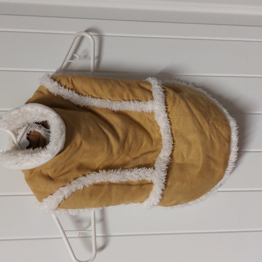 EUC Sherpa Dog Coat Size M Tan & White Velcro Adjustable Straps